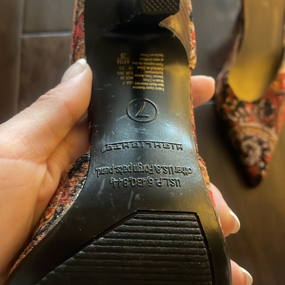 Highlights vintage red velvet printed heels - Picture 4 of 5